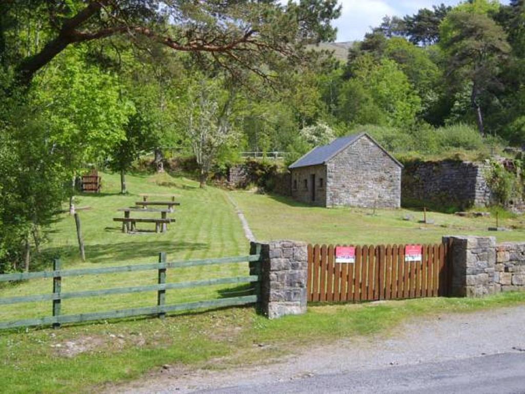 The Benwiskin Centre Ballaghnatrillick Exterior photo